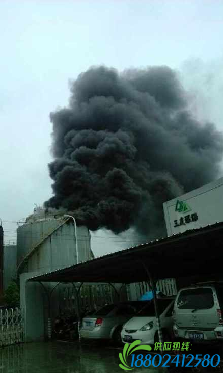 浙江镇海蛟川石化区发生油罐爆炸 现场浓烟滚滚