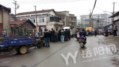 岳阳桥西惊现一具女尸 疑似被火车撞成两段