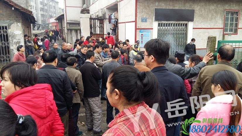 岳阳桥西惊现一具女尸 疑似被火车撞成两段