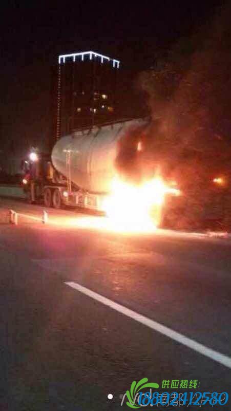 突发| 网友：佛山油罐车起火 消防称是货车
