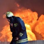 乌克兰油库爆炸起火