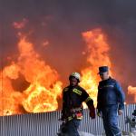 乌克兰油库爆炸起火