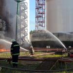 乌克兰油库爆炸起火