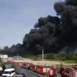 乌克兰油库爆炸起火