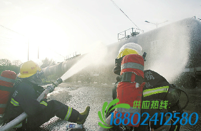 油罐列车漏油 邯郸消防排危