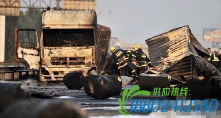 10月13日济南济青高速北线唐王立交桥20多个油罐爆炸 3车被焚