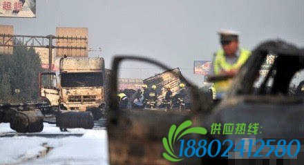 10月13日济南济青高速北线唐王立交桥20多个油罐爆炸 3车被焚