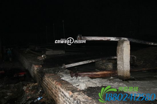 西安灞桥一油库爆炸 疑为油车卸油过程中引爆