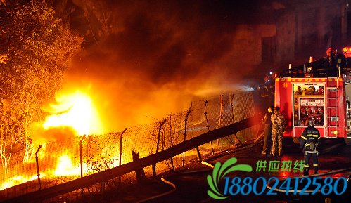 成温邛高速崇州段油罐车爆炸致2死2伤