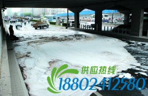 油罐车侧翻 油浸东三环(组图)