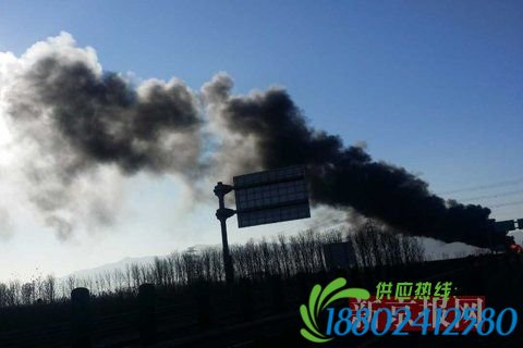 北京北六环一油罐车爆炸起火 横桥断路黑烟漫天
