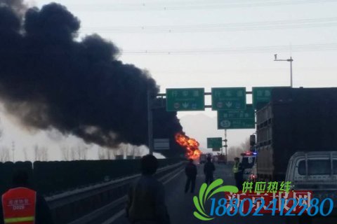 北六环一油罐车起火黑烟漫天 昌平消防已出警