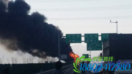 北六环油罐车起火  直击现场