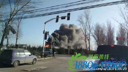 北六环油罐车起火  直击现场