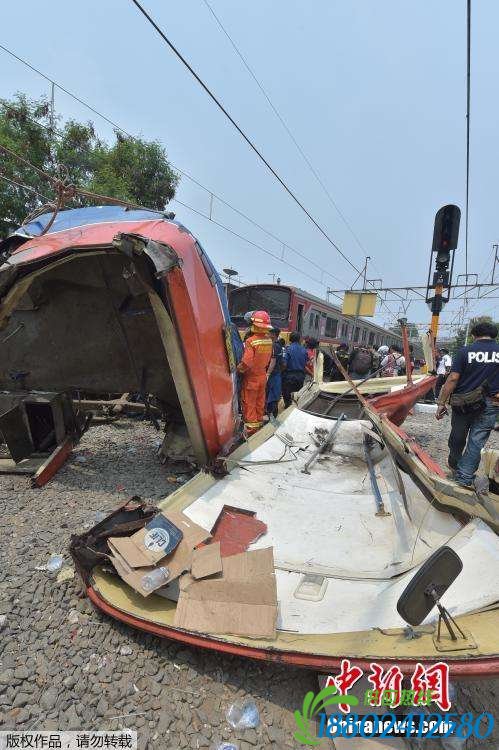 印尼一辆面包车与火车相撞 至少14人死亡（图）