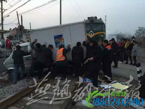 险!邯郸3天发生2起“火车撞汽车”事故（图）