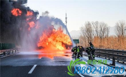 北京油罐车爆炸 周围10公里外都能看到浓烟