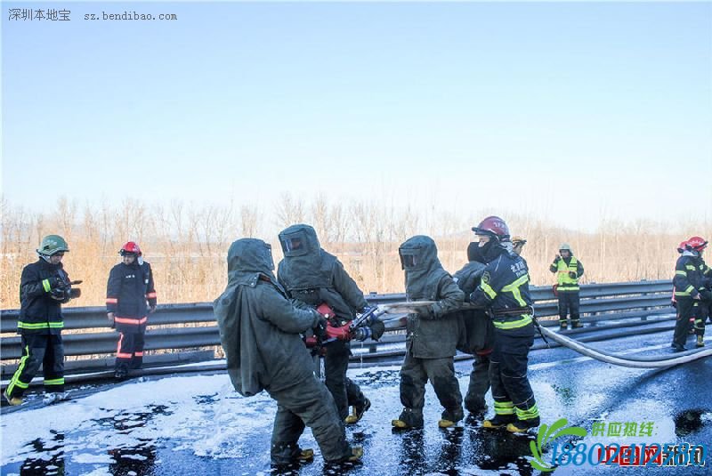 北京载30吨油罐车爆炸起火 火焰高达数十米（图）