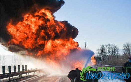 北京油罐车爆炸 消防“铁军”与“火龙”抗战近半小时(图)