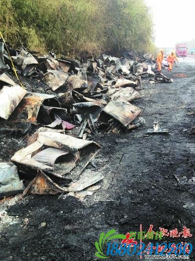 油罐车遭追尾引发大火近200米路面被烧毁（图）