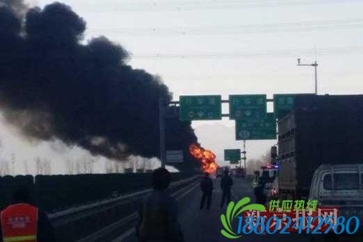 北六环油罐车起火