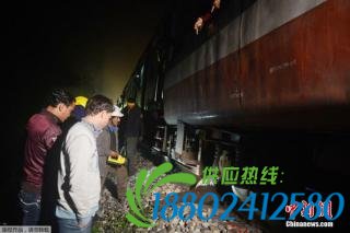 近年来，由于森林面积不断缩小，印度大象的领地也越来越多的被人类侵占，加上偷猎、交通事故等因素，每年都有为数不少的大象死于与人类的冲突中。