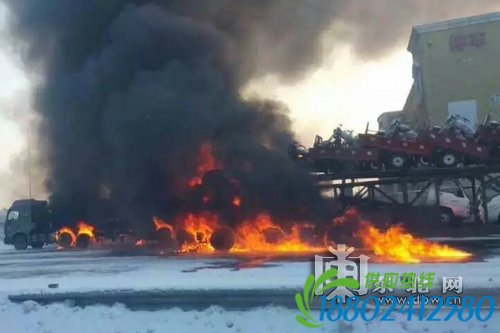 京哈高速公路油罐车起火引燃一货车