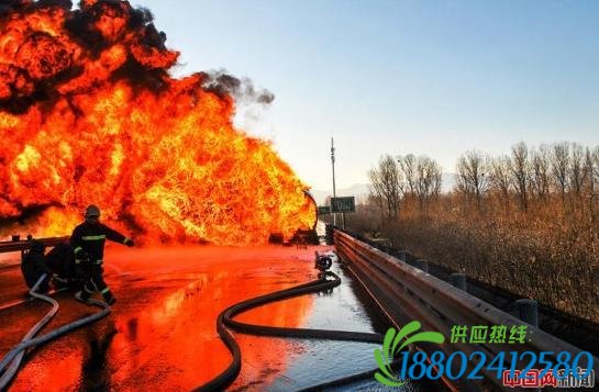 北京油罐车爆炸 直击爆炸救援现场(组图)