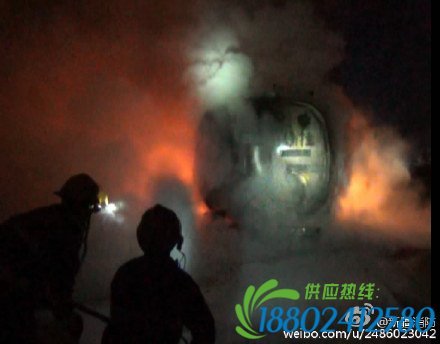 零下22度 奋勇扑救油罐车大火是个什么样子5