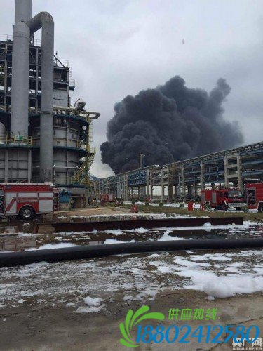 福建漳州PX工厂爆炸事故 最后一座油罐正全力扑