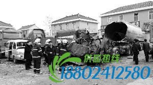 消防官兵在现场处置