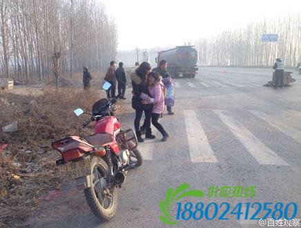油罐车撞倒载人三轮 原阳11岁少女当场身亡