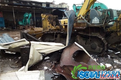 泸州龙马潭区一检修罐车发生爆炸 造成两死两伤