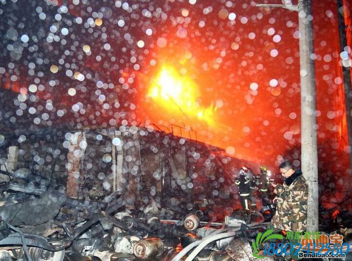 杭州爆炸:煤气瓶运输车爆炸引燃2工厂