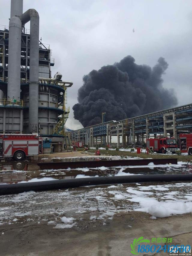 福建漳州PX工厂爆炸事故 最后一座油罐正全力扑灭