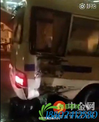 浦东机场多车连撞