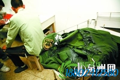 泉州港后渚码头油罐爆炸 气浪掀飞消防官兵(图