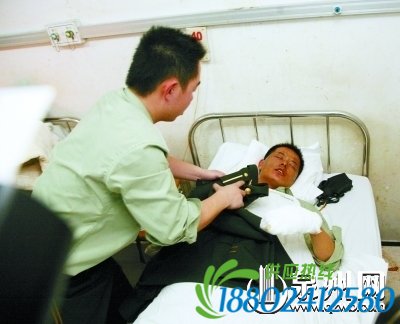 泉州港后渚码头油罐爆炸 气浪掀飞消防官兵(图