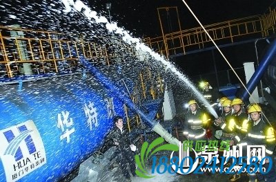 泉州港后渚码头油罐爆炸 气浪掀飞消防官兵(图