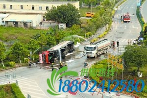 广州：载油30吨的油罐车侧翻 未造成人员伤亡