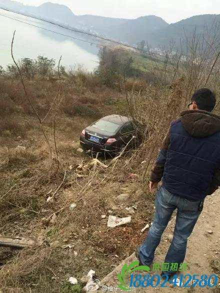 阆中302国道发生严重车祸，摩托车主当场死亡