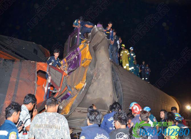 泰国大城府两火车相撞 伤者较多至少30人被送医