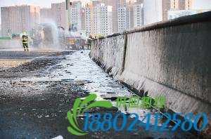 油罐车高架桥侧翻事发西铜高速聂冯段无人伤亡