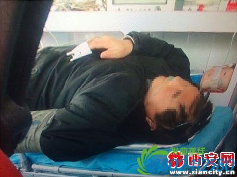 由于猛烈撞击，绿色本田车车头部分全部受损，银色尼桑车的安全气囊已经全部打开，车辆被架在了路边绿化带。驾驶室位置车门也不能打开，而在车底部和前面，有明显的撞击痕迹。随后120将伤者拉走进行进一步检查，辖区事故民警对事故现场进行了勘察。也提醒大伙儿出门开车还是那句话，宁停三分，不抢一秒，为了您和他人的安全，咱司机朋友还是要谨慎驾驶，安全第一。