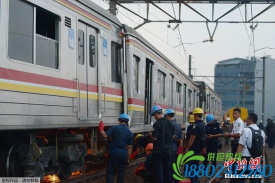 当地时间9月23日下午，印度尼西亚雅加达中区发生两列火车相撞的交通事故，造成约34人受伤。目前，伤者已被送往附近医院，当地交通一度陷入瘫痪。当地警方正在调查事故发生的具体原因。