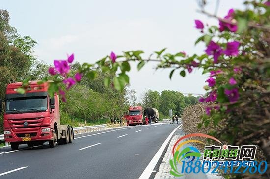 2月18日，海南环岛高速天然气罐车侧翻处置现场。南海网记者沙晓峰 摄