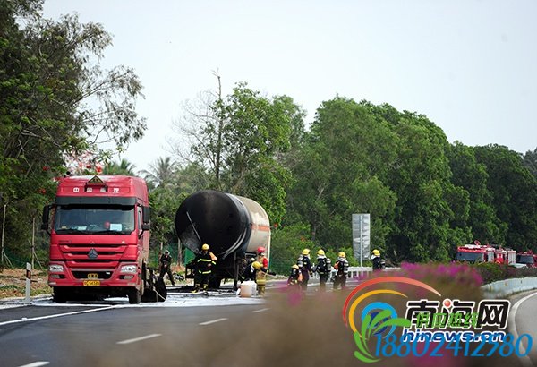 运气罐车侧翻 海南东线高速189公里路段临时交通