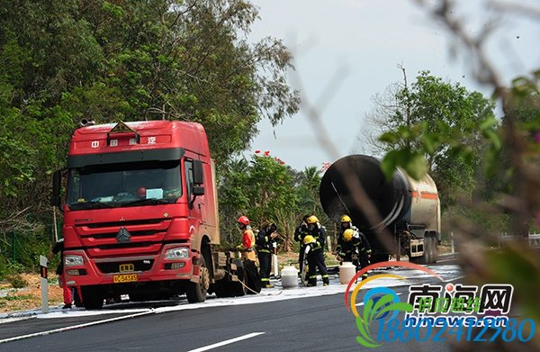 运气罐车侧翻 海南东线高速189公里路段临时交通