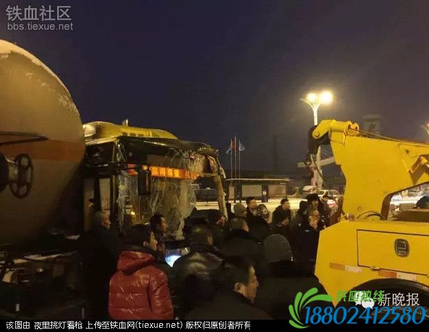 哈尔滨一公交与油罐火车相撞 火车脱轨!(图1) 哈尔滨一公交与油罐火车相撞 火车脱轨!