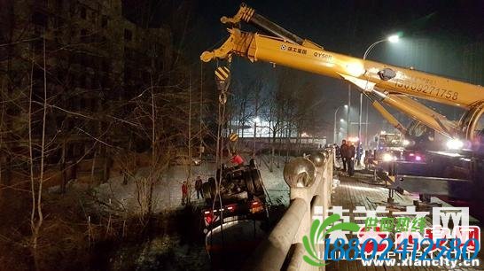惊险!一罐车侧翻罐体破损 16吨刺激性液体外泄